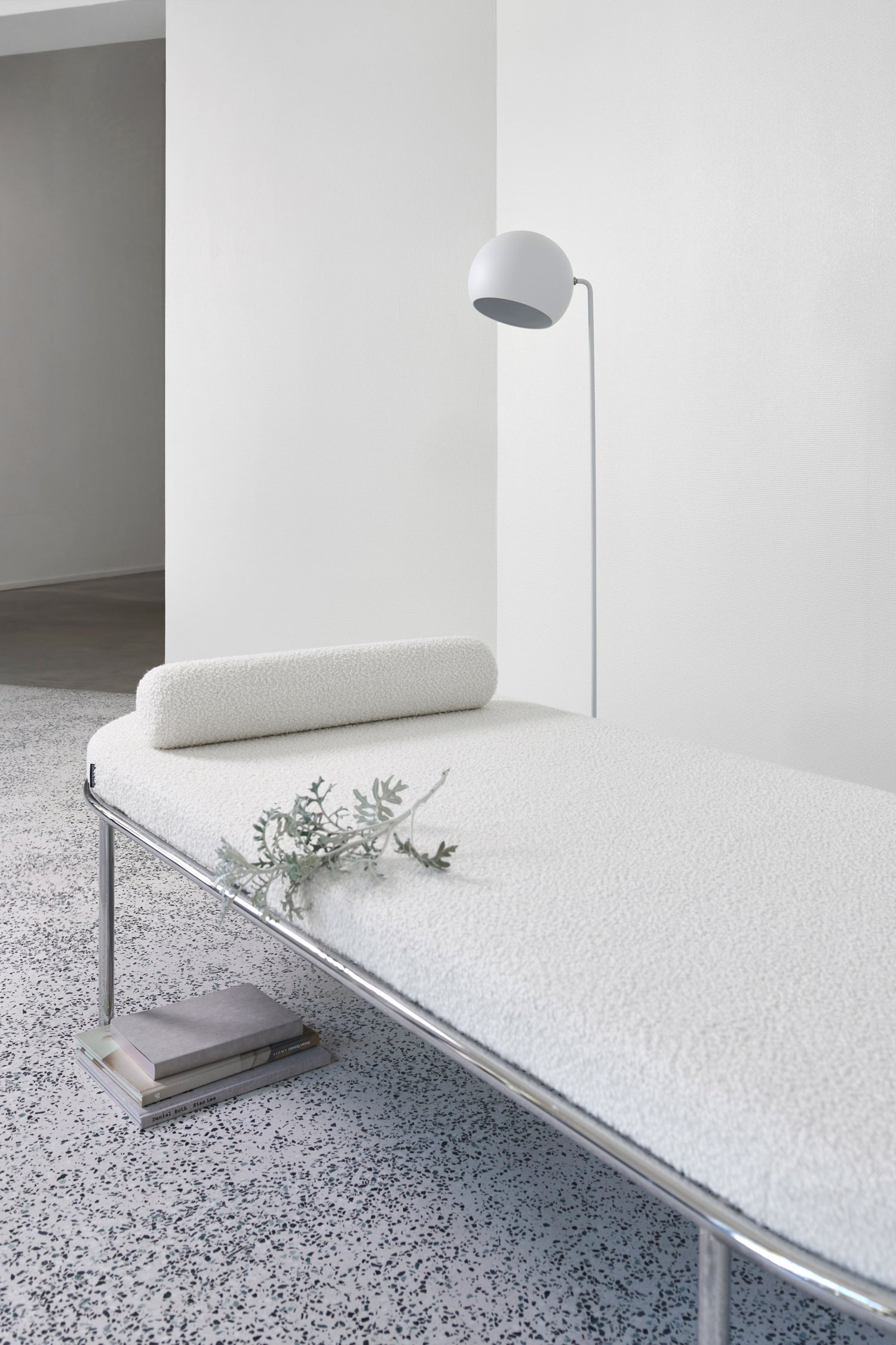 Nyta – Tilt Globe Floor