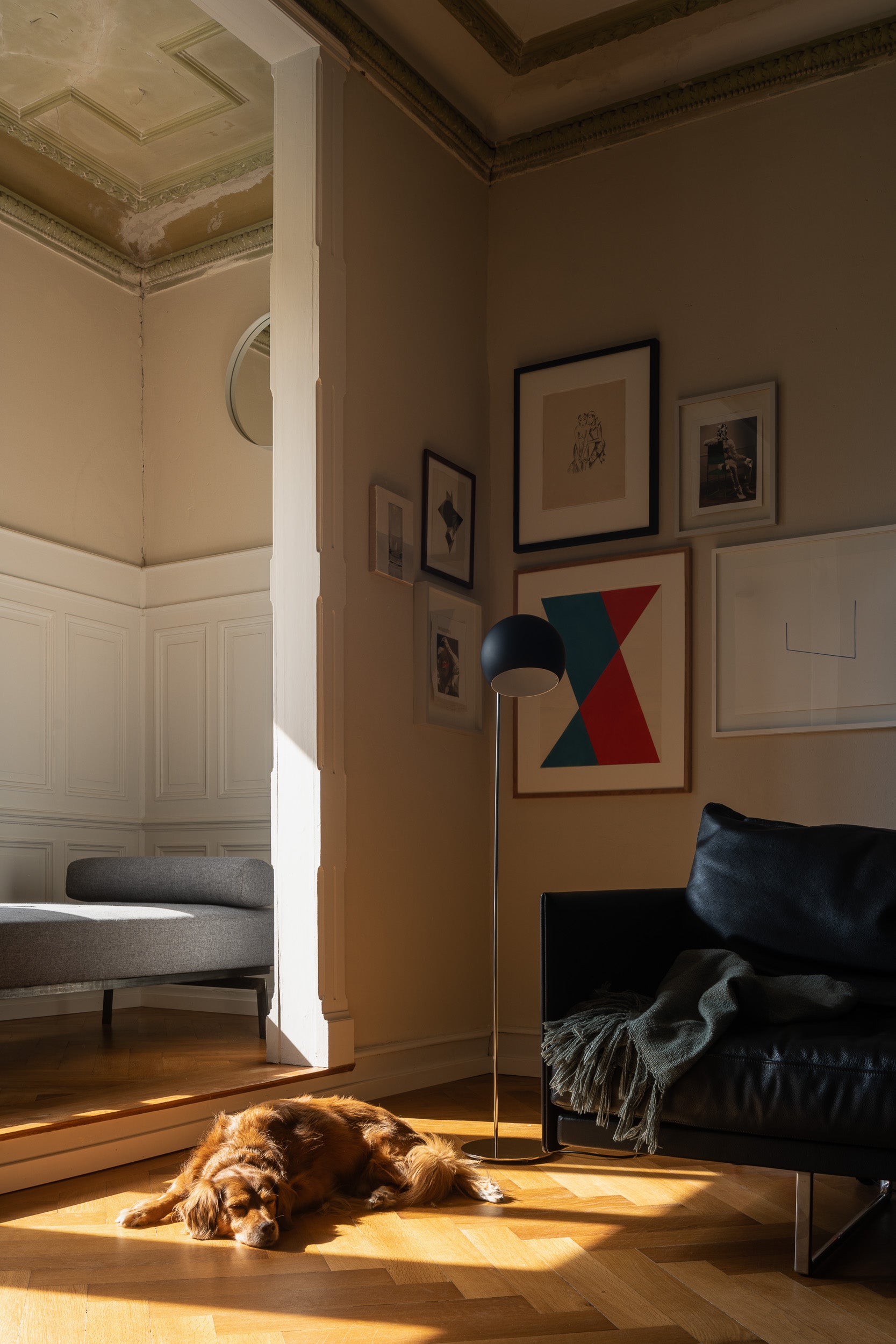 Nyta – Tilt Globe Floor
