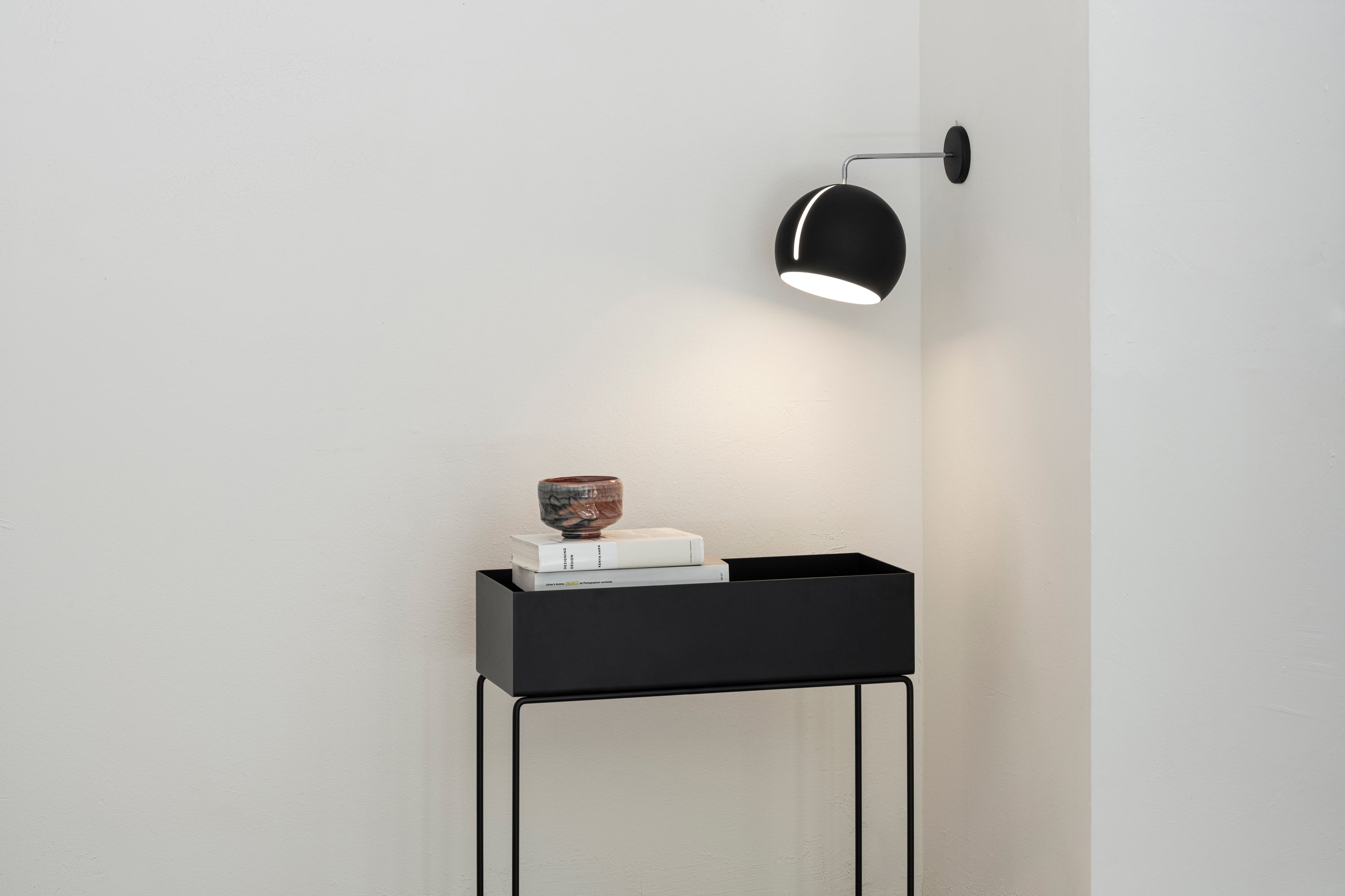 Nyta – Tilt Globe Wall